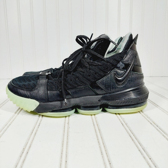 Nike Lebron 16 XVI SB Basketball Glow In The Dark Lace Up Shoes A505 - Picture 1 of 12